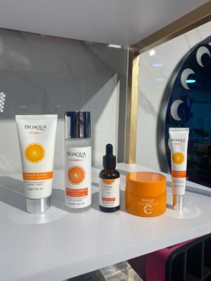 Kit de vitamina c con tonico y serum negrito Bioaqua