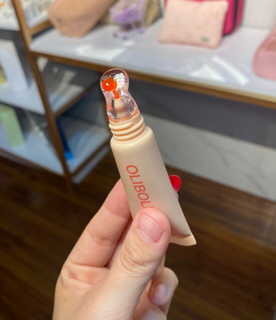 LIP GLOS CON APLICADOR PLASTICO