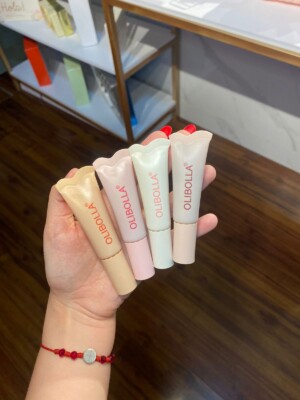 LIP GLOS CON APLICADOR PLASTICO
