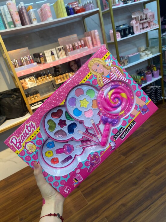 WhatsApp Image 2025-12-06 at 4.46.42 PM MAQUILLAJE GRANDE PARA NIÑA