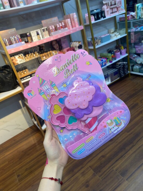 WhatsApp Image 2025-12-06 at 4.46.43 PM CONO DE MAQUILLAJE PARA NIÑAS